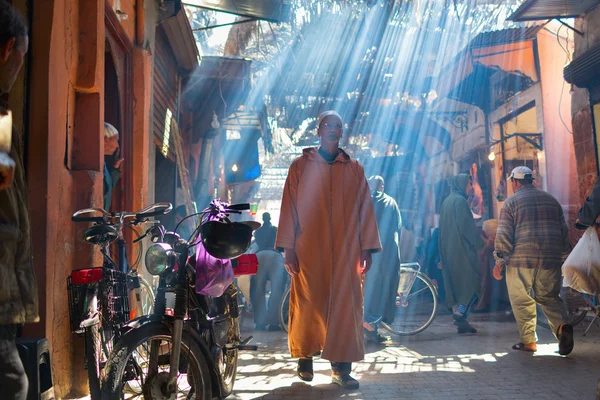 MARRAKESH ,MOROCCO - MARCH 6: Unidentified people at a street in — Stock Photo, Image