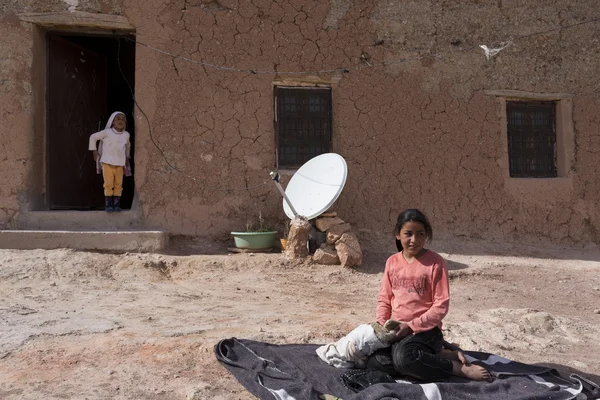 DESERT SAHARA, MOROCCO - MARCH 1: Unidentified kid, portrait of — Stock Photo, Image