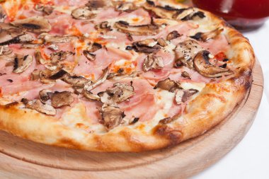 jambon ve mantar pizza
