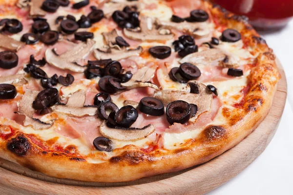 Pizza Capricciosa — Stock Photo, Image