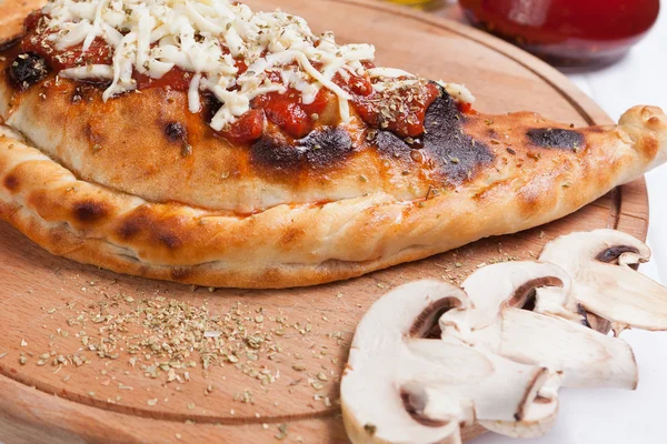Πίτσα cal-ζώνη — Φωτογραφία Αρχείου