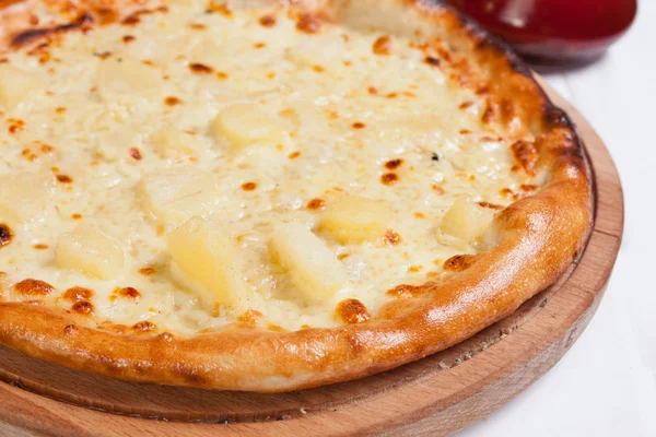 Pizza Hawaii con ananas — Foto Stock