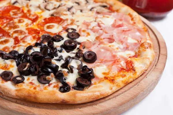 Pizza Quattro Stagioni — Stock fotografie