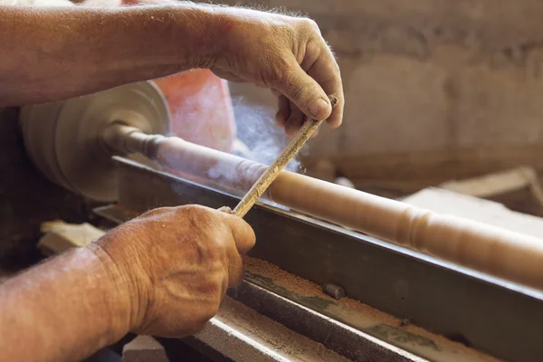 Worker grinding with no safety equipment — Stock Photo, Image