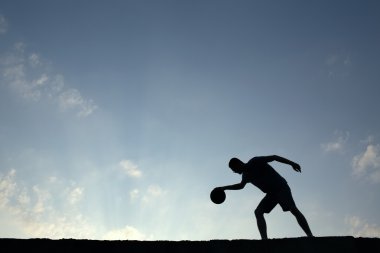 Basketbol oynamak adam silüeti