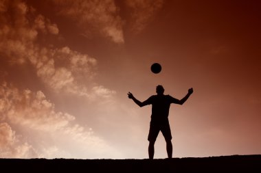 topla oynamayı futbol adam silüeti