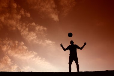 topla oynamayı futbol adam silüeti