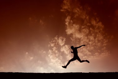 siluet spor adamın atlama