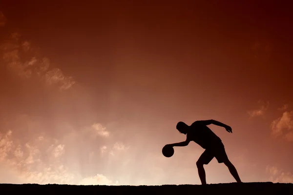 Sziluettjét férfi kosárlabda játék — Stock Fotó