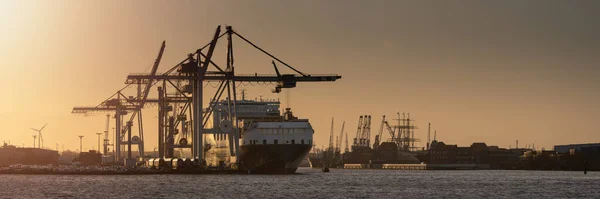 Grande Navio Contentor Porto Hamburgo Nascer Sol — Fotografia de Stock