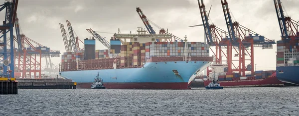 Grande Navio Contêiner Deixa Porto Hamburgo — Fotografia de Stock