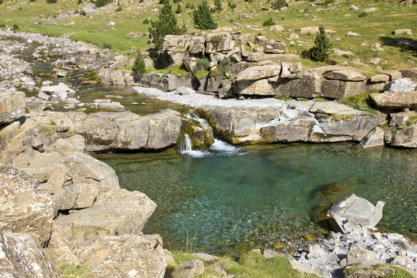 Hermoso río en los Pirineos Españoles —  Fotos de Stock