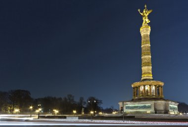 Berlin siegessaule gece