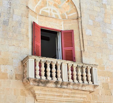 Malta taş balkon