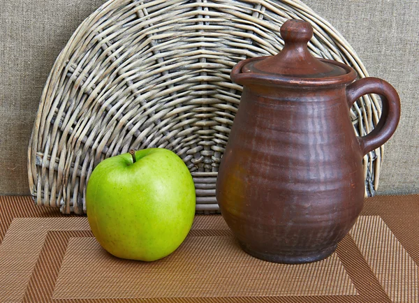 Pottery And Apple Still Life — Stock Photo, Image