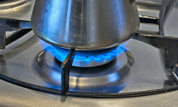 Пан на газовой горелке — стоковое фото