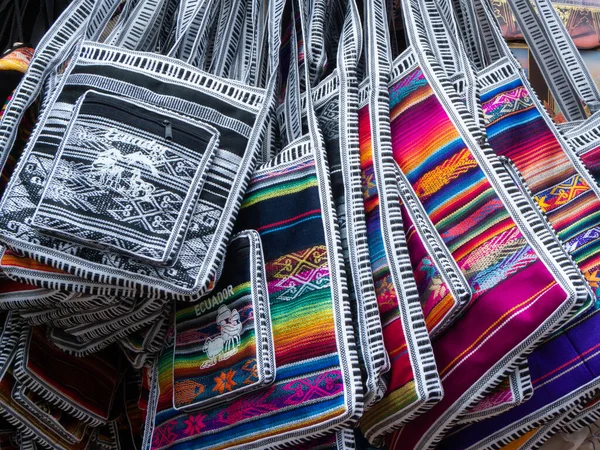 Sacos Coloridos Bolsa Feita Pano Exposição Mercado Artesão Cuenca Equador — Fotografia de Stock