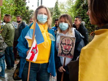 Cuenca, Ekvador - 27 Şubat 2022: Ukraynalı grup Cuenca kentinde savaşa karşı barışçıl protesto gösterisi düzenledi