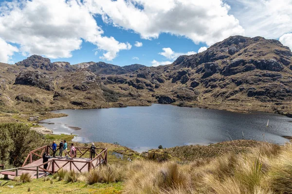 Azuay Ecuador Mayo 2022 Turistas Plataforma Observación Lago Toreadora Parque —  Fotos de Stock
