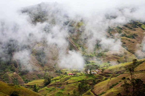 Blick Auf Das Dorf Ucumari Den Ecuadorianischen Anden Bei Trübem — Stockfoto