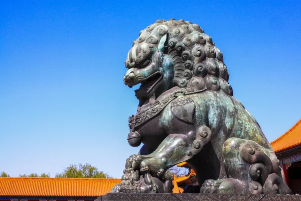 León de bronce —  Fotos de Stock