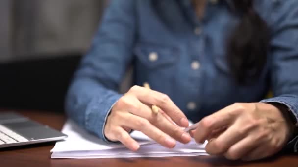 Businesswoman Writing Crumpled Miswritten Paper — Stock Video