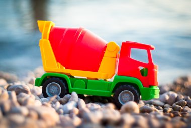 Deniz kenarında oyuncak