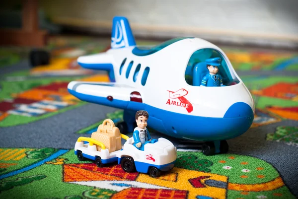 おもちゃの飛行機とトラック — ストック写真