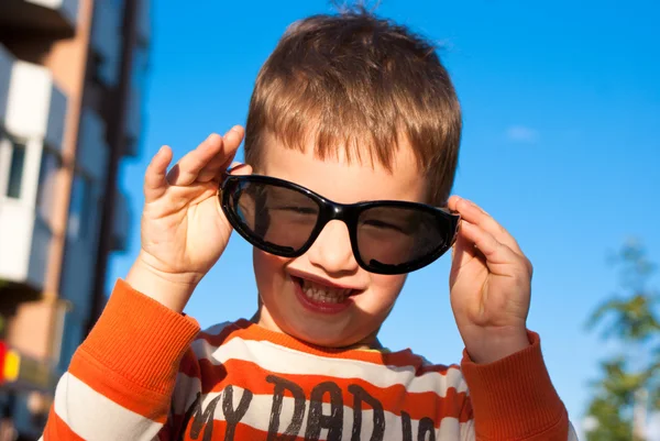 Boy with sunglasses — Stock Photo, Image