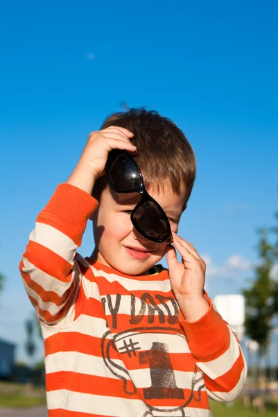 Boy with sunglasses — Stock Photo, Image