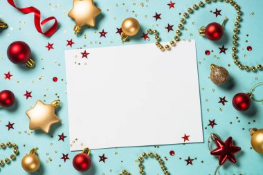Mavi kurdeleli Noel hediyesi kutusu..