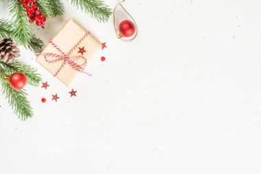 Şimdiki kutu ve dekorasyonlarla Noel düz zemin.