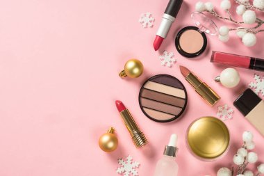 Ürünleri ve Noel süslemelerini pembede yap.