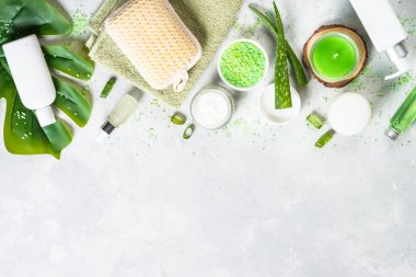 Aloe vera kozmetik taş masa görünümünde.