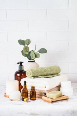 Beyaz spa salonu ya da banyoda spa arka planı.