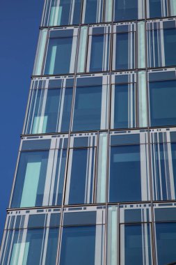 gökdelen gökyüzü mavi.