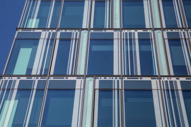 gökdelen gökyüzü mavi.