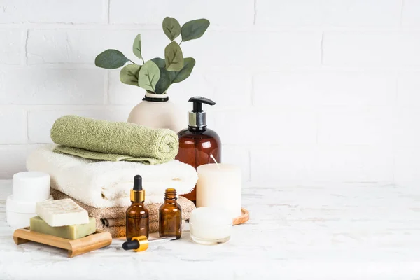 Fondo de spa en salón de spa blanco o baño. — Foto de Stock