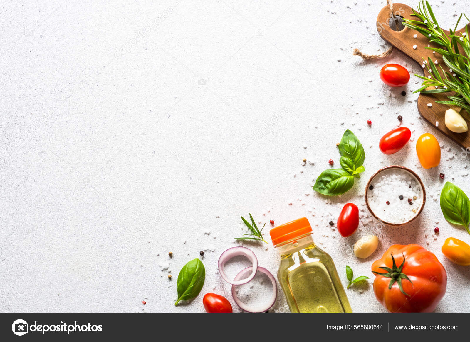 Comida cozinha fundo na mesa de pedra branca. — Foto © Nadianb #565800644, image size:1600x1167