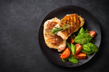 Siyah salatalı et bifteği..