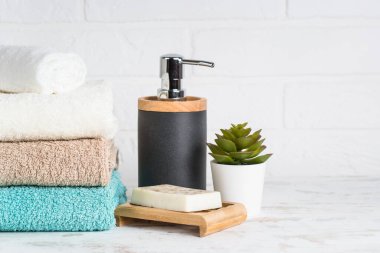 Beyaz spa salonu ya da banyoda spa arka planı.