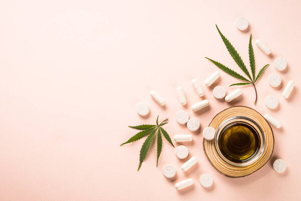 Таблетки КБР и масло КБР. Альтернативная медицина. Седативный, антибиотик, антиоксидант с использованием растительного продукта. Плоский лежал.