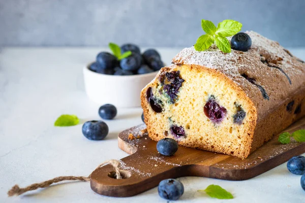 Blaubeerkuchen Auf Weißem Hintergrund Hausgemachtes Süßes Backen — Stockfoto