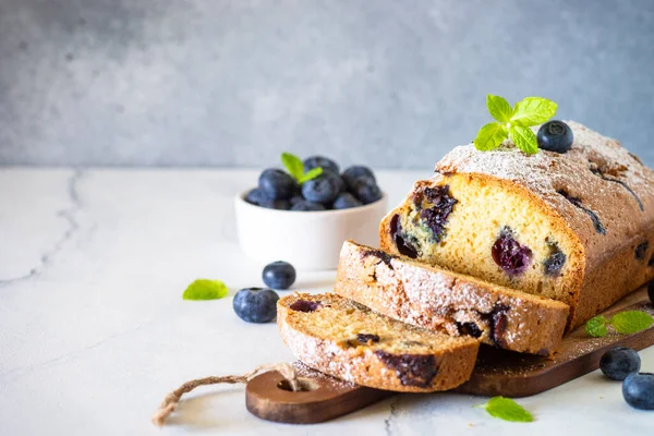 Blaubeerkuchen Auf Weißem Hintergrund Hausgemachtes Süßes Backen — Stockfoto