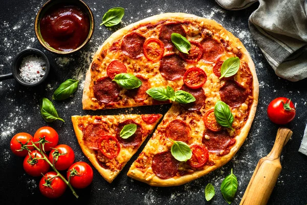 Pizza Black Background Traditional Italian Pizza Salami Cheese Tomatoes Basil — Fotografie, imagine de stoc