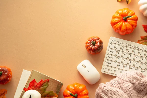 Autumn Office Workspace Keyboard Laptop Notebok Autumn Clothes Fall Decorations — Stock Photo, Image