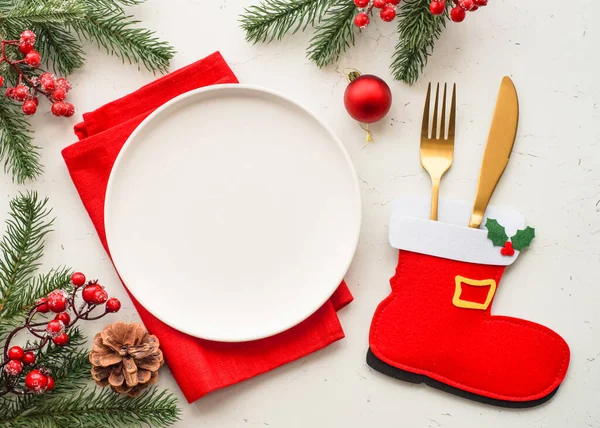 Christmas Table Setting White Plate Cutlery Red Golden Decorations Top — Stock Photo, Image