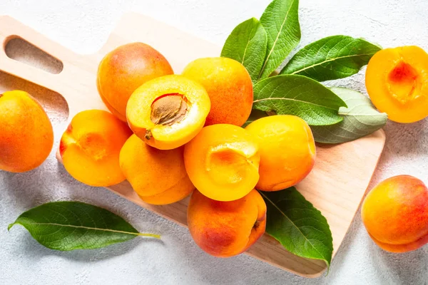 Fresh Apricots Green Leaves White — Foto de Stock