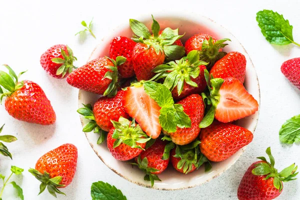 Strawberry Fresh Ripe Strawberry Craft Bowl White Table — Stock Photo, Image