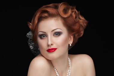 Kızıl saçlı güzellik